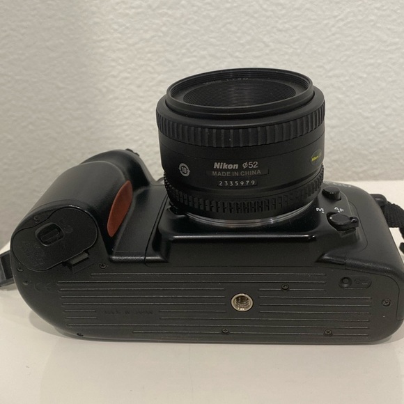 Nikon F60 35mm Slr Film Camera Body W/ Strap Auto & Manual Focus - Picture 8 of 10